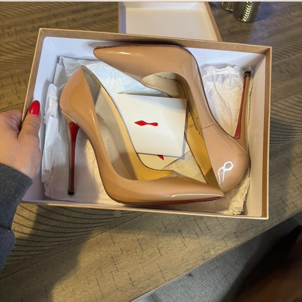 Christian Louboutin So Kates 39.5 Patent Nude - Picture 6 of 6